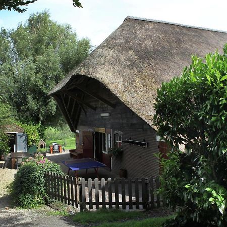 Quaint Farmhouse Near River In Oosterwijk เลียร์ดัม ภายนอก รูปภาพ
